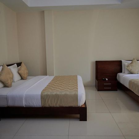 Kethumathee Hotel&Banquet Ratnapura Bagian luar foto