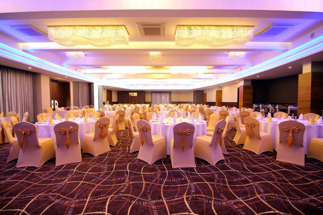 Kethumathee Hotel&Banquet Ratnapura Bagian luar foto