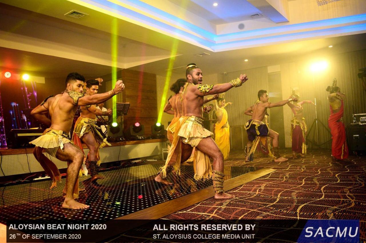 Kethumathee Hotel&Banquet Ratnapura Bagian luar foto