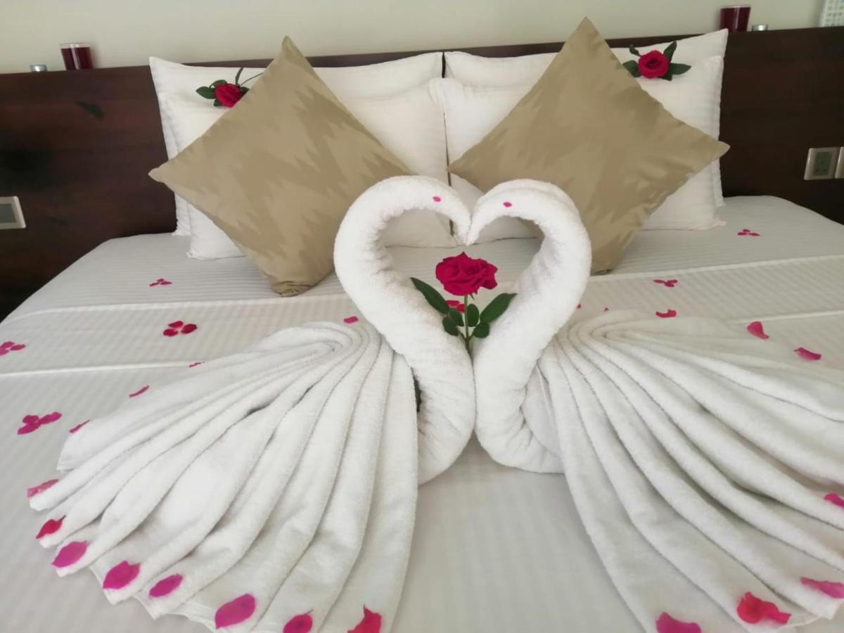 Kethumathee Hotel&Banquet Ratnapura Bagian luar foto