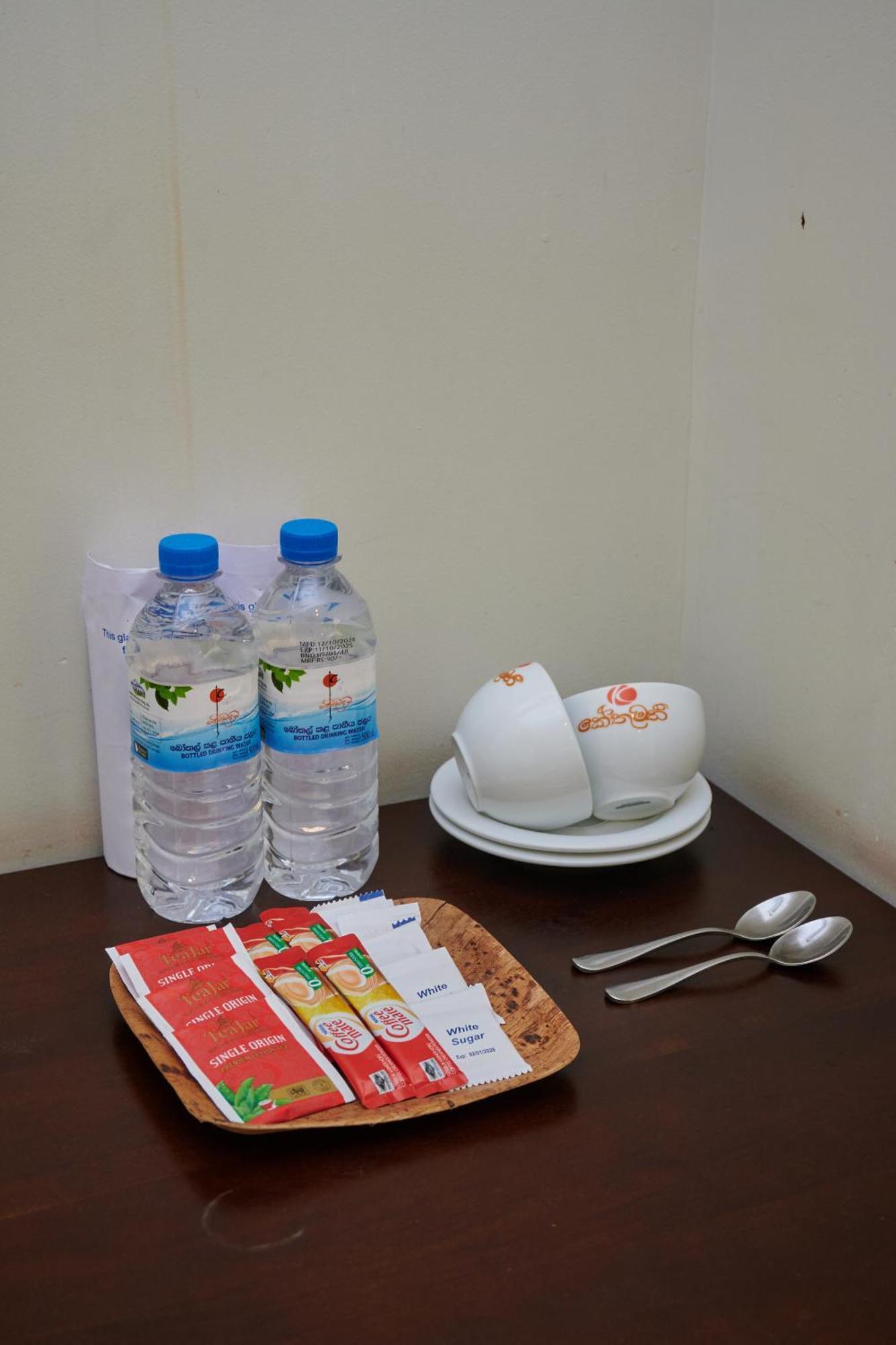 Kethumathee Hotel&Banquet Ratnapura Bagian luar foto