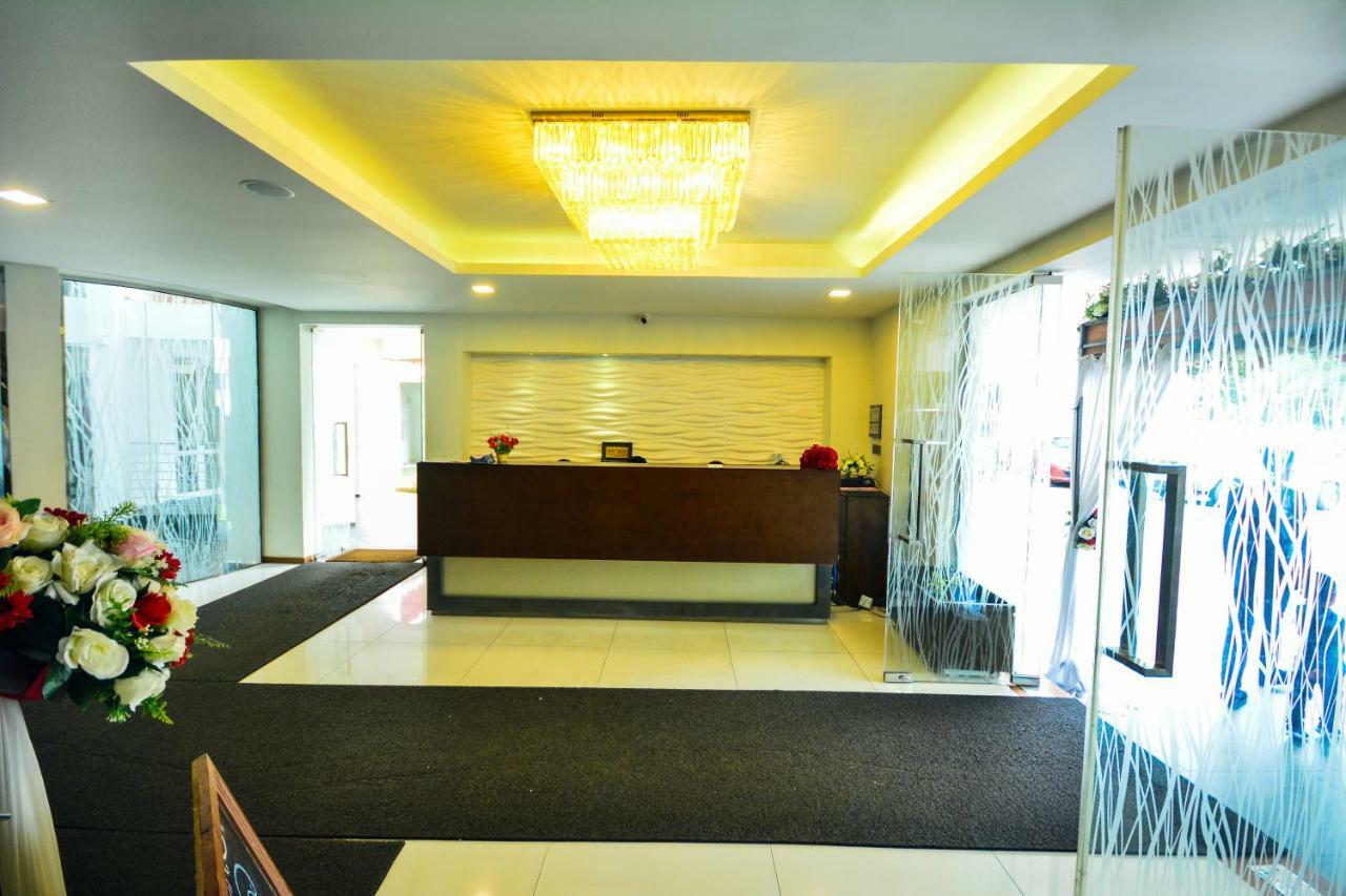 Kethumathee Hotel&Banquet Ratnapura Bagian luar foto